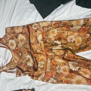 Medium Floral Teeki Set! Great Condition.